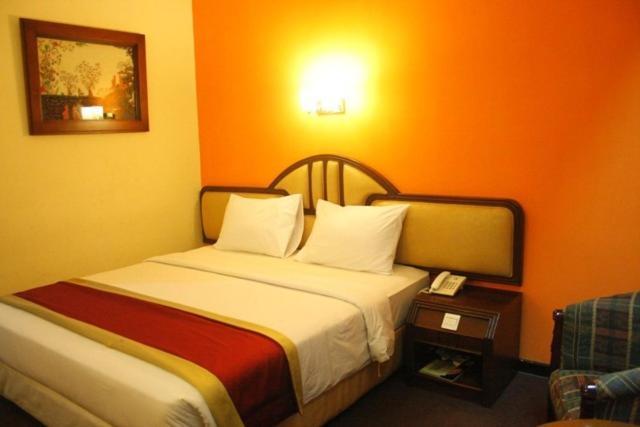 بوكور Hotel Mirah Sartika الغرفة الصورة